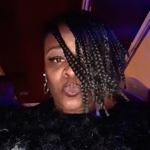 Meet your Posher, Damika